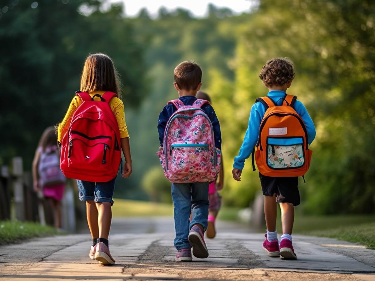 Bücher, Mäppchen, Hefter, Trinkflasche und Brotdose - unsere Kinder schleppen tagein, tagaus jede Menge Gewicht zur Schule und wieder nach Hause. Wie schwer darf der Ranzen aber eigentlich bloß sein?