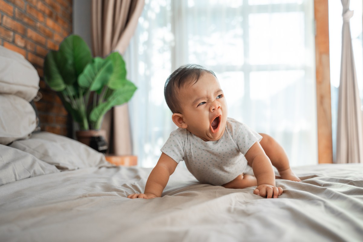 Babys brauchen viel Schlaf. Trotzdem schlafen viele von ihnen schlecht. Wir wissen, wie Eltern ihrem Kind helfen können.