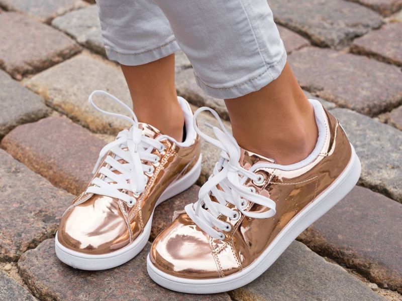 Schuhe quietschen: DIESE Tipps helfen dagegen!