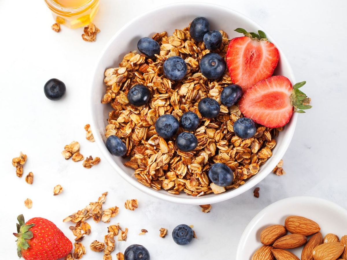 Granola selber machen: Rezept für Knuspermüsli ohne Zucker