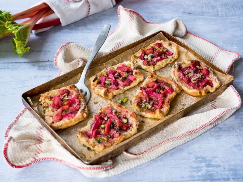 Rhabarber kochen: So lecker könnt ihr die Stauden zubereiten