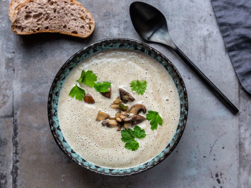 Schnelle Pilzsuppe: Weltbestes Rezept mit frischen Champignons