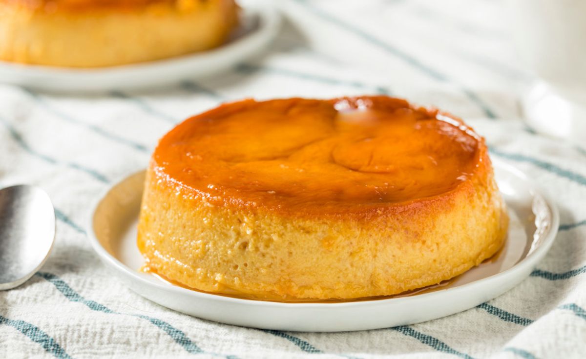 Kokos-Flan mit Karamell: So gelingt das exotische Sommer-Dessert ...