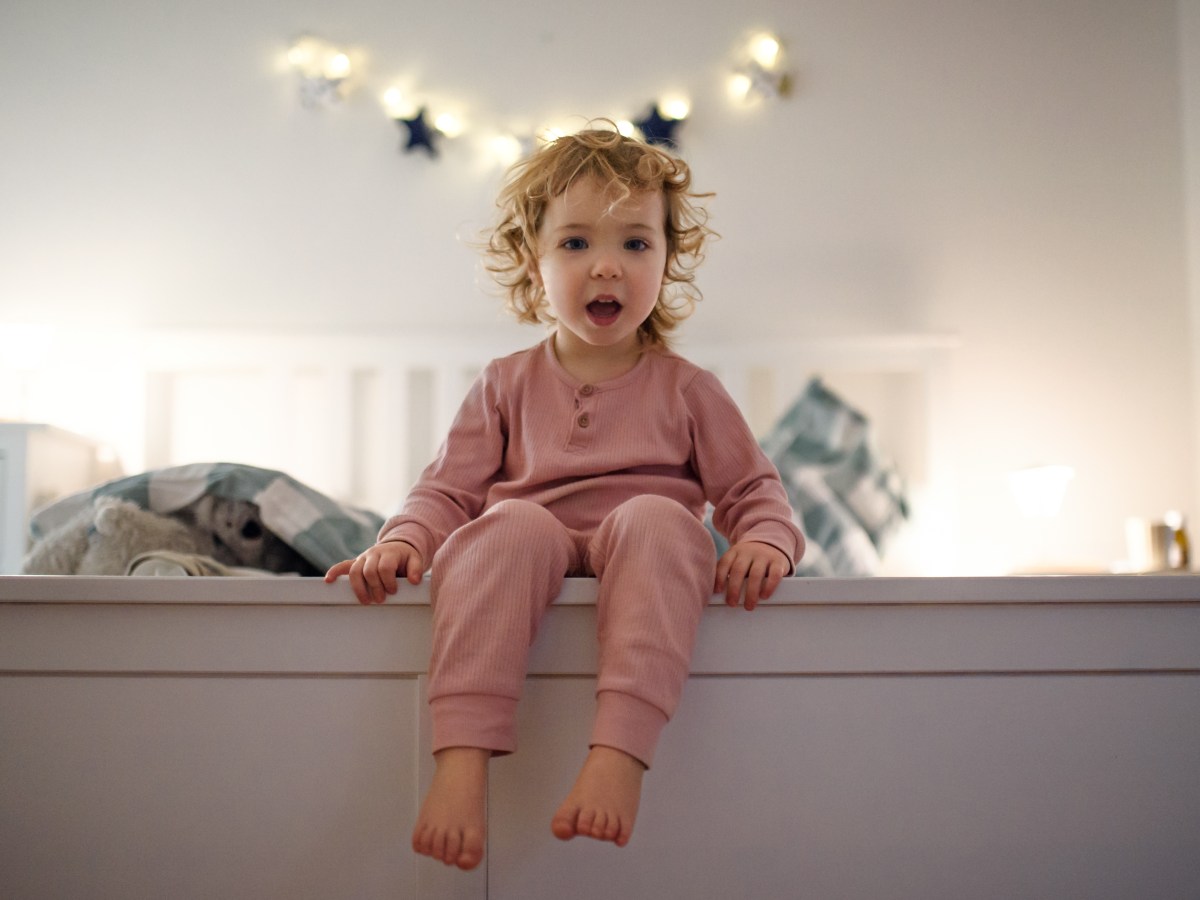 Kinder gehen nicht gern ins Bett. Sie haben Angst, sie könnten was verpassen. Wir wissen, wie es abends trotzdem entspannt ins Bett geht.