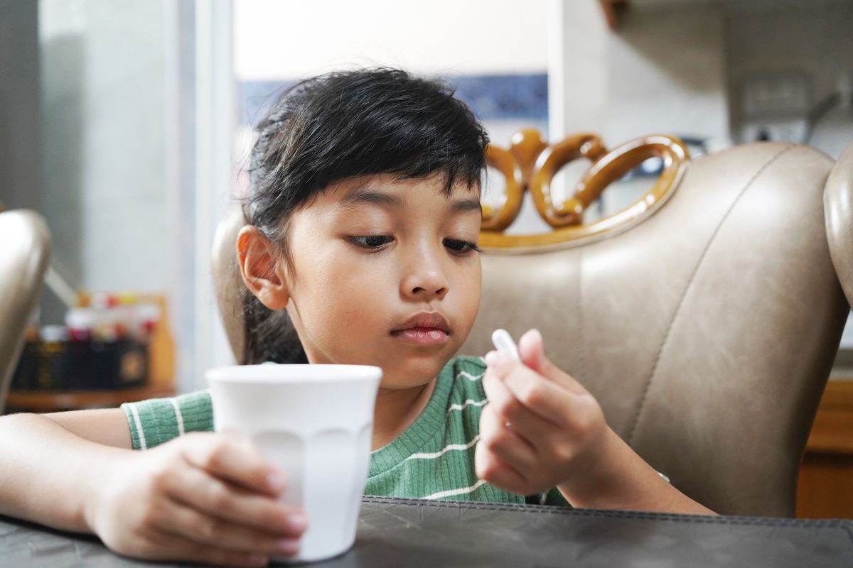 Tabletten schlucken: Wie bringe ich meinem Kind das bei?