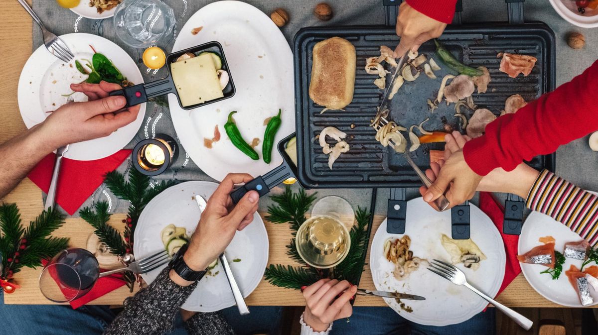 Tödliche Gefahr: Deshalb ist Raclette gefährlich für Haustiere!