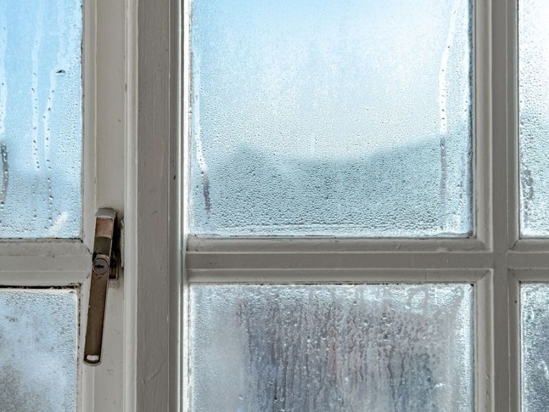 Kondenswasser am Fenster: Das kann dagegen helfen