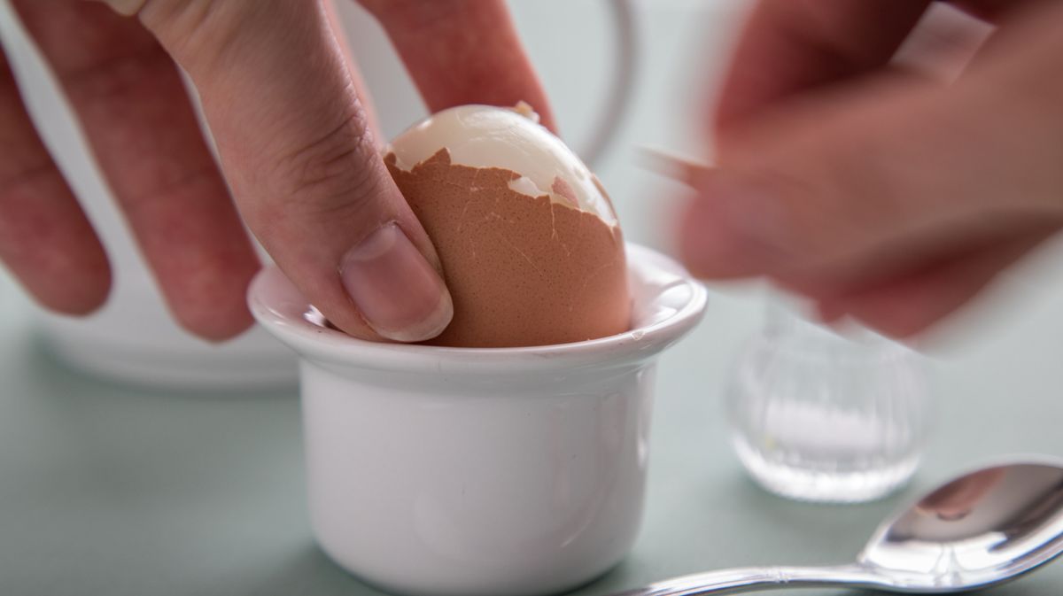 Genialer Trick: So pellst du dein Ei ganz schnell