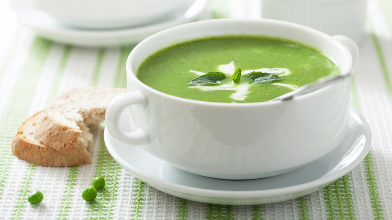 Erbsensuppe mit Minze: Das ideale Rezept für Gründonnerstag - gofeminin