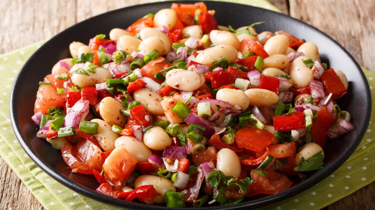 Sommerlicher Genuss: Griechischer Bohnensalat mit mediterranem Flair ...