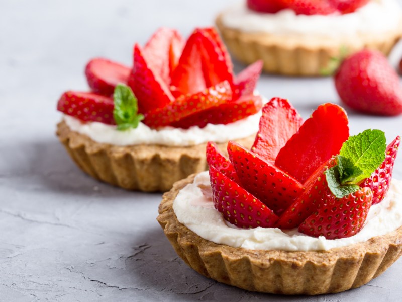 Tartelettes mit Erdbeeren.