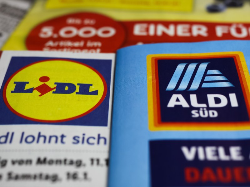 Prospekte von Aldi und Lidl