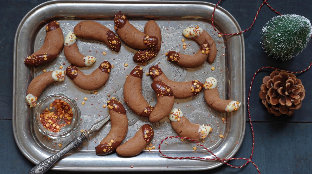 Kipferl Plätzchen mit Schokolade.