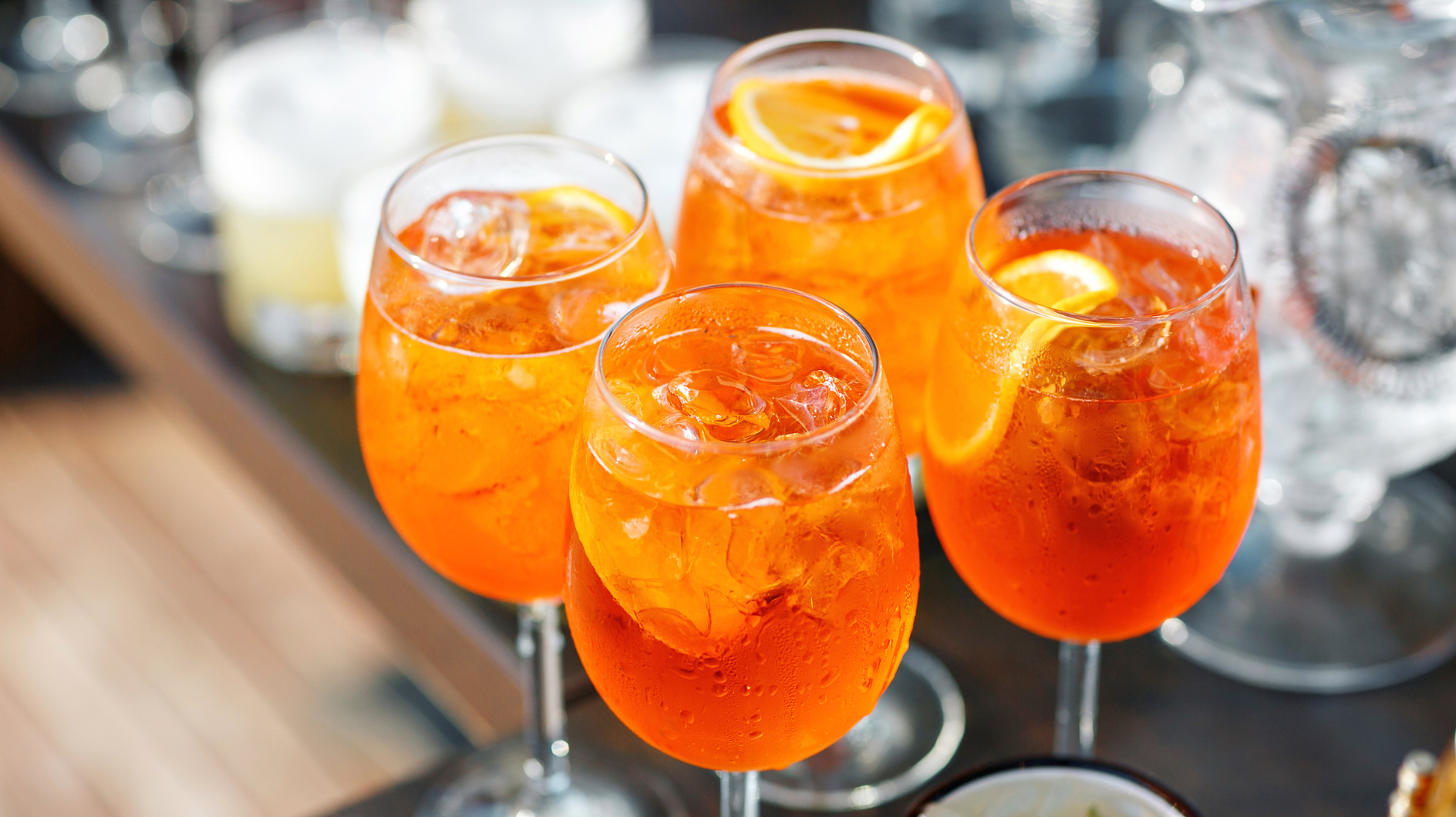 Vergiss-den-Klassiker-Aperol-Spritz-Lemon-schmeckt-uns-viel-besser