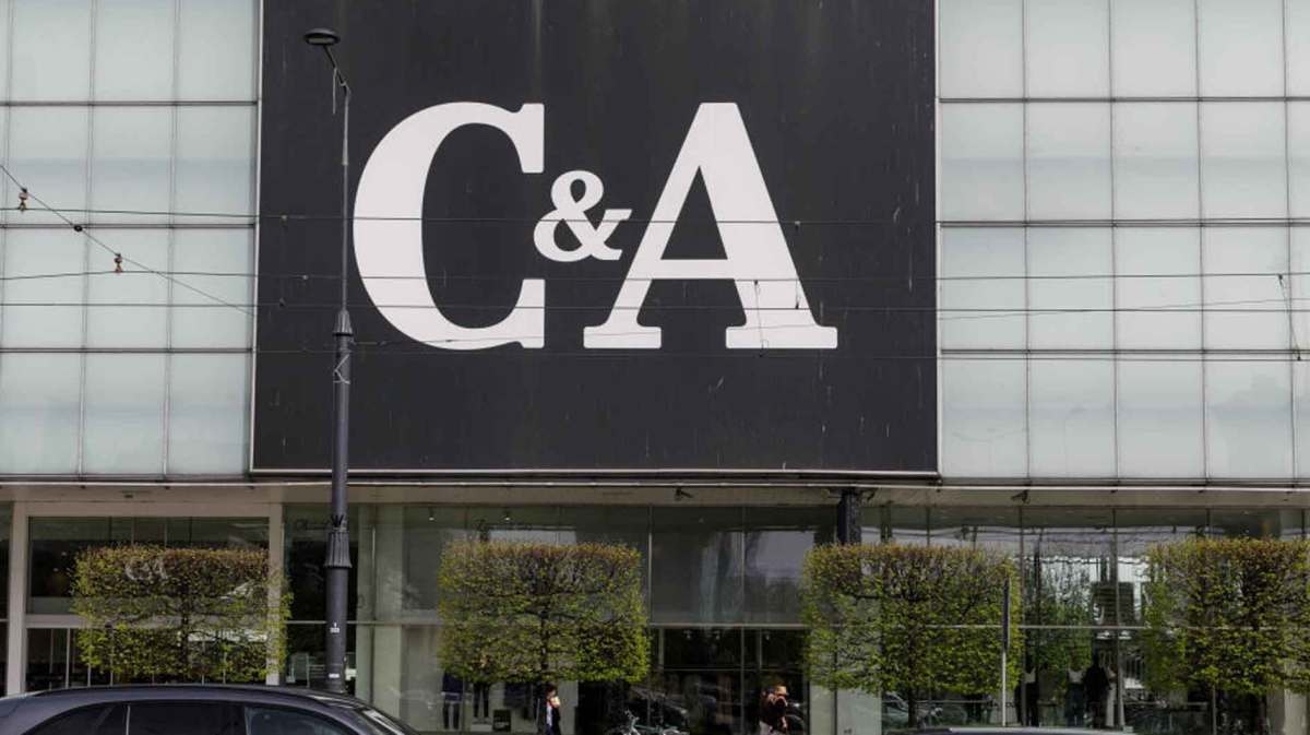 C&A Logo eines Stores in der Stadt von 2024.