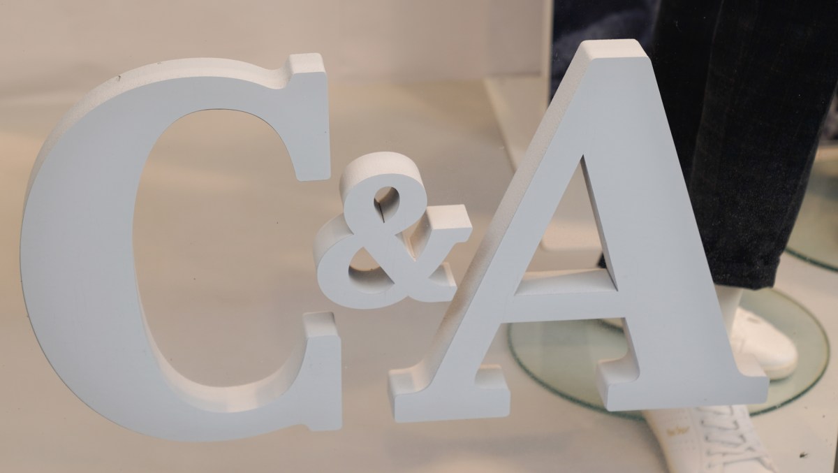 C&A Logo mit weißen Buchstaben