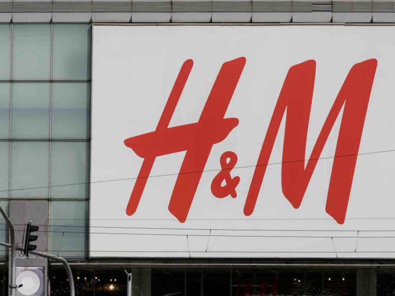 H&M Logo auf einem Shop.
