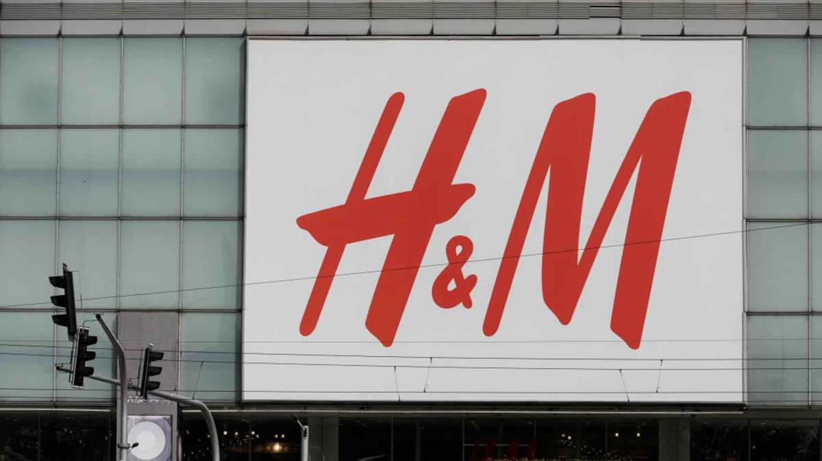 H&M Logo auf einem Shop.