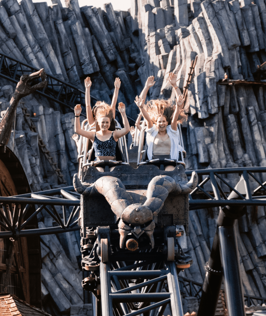 Bild von der Phantasialand Achterbahn TARON.