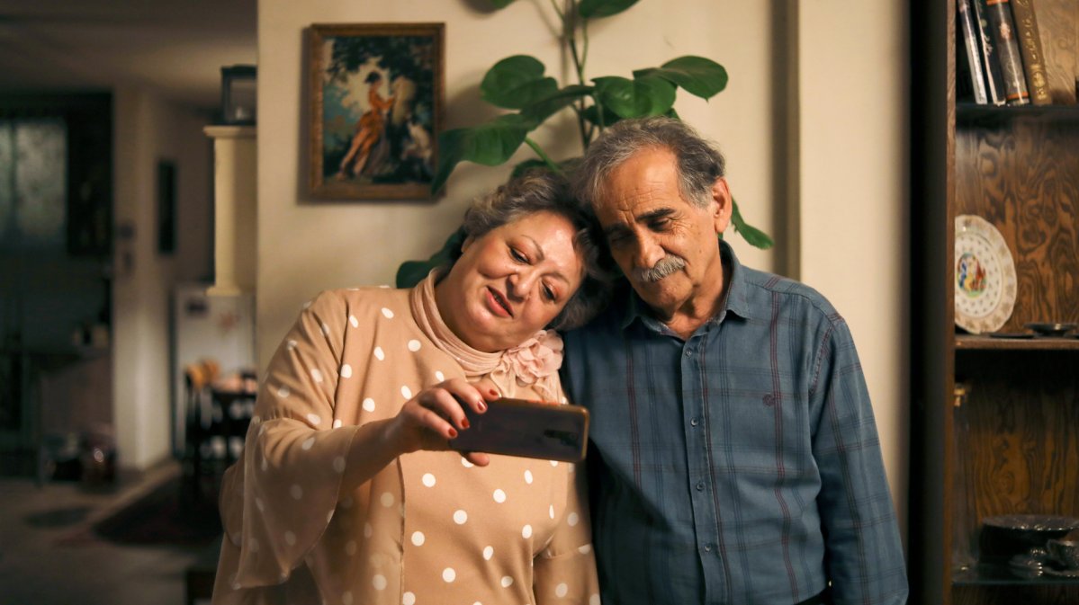 Lily Farhadpour und Esmail Mehrabi in "Ein kleines Stück vom Kuchen".