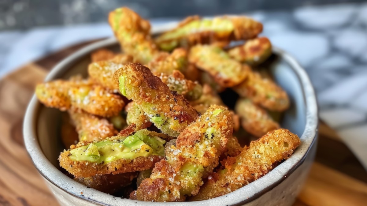 Frittierte Avocado in einer Schüssel