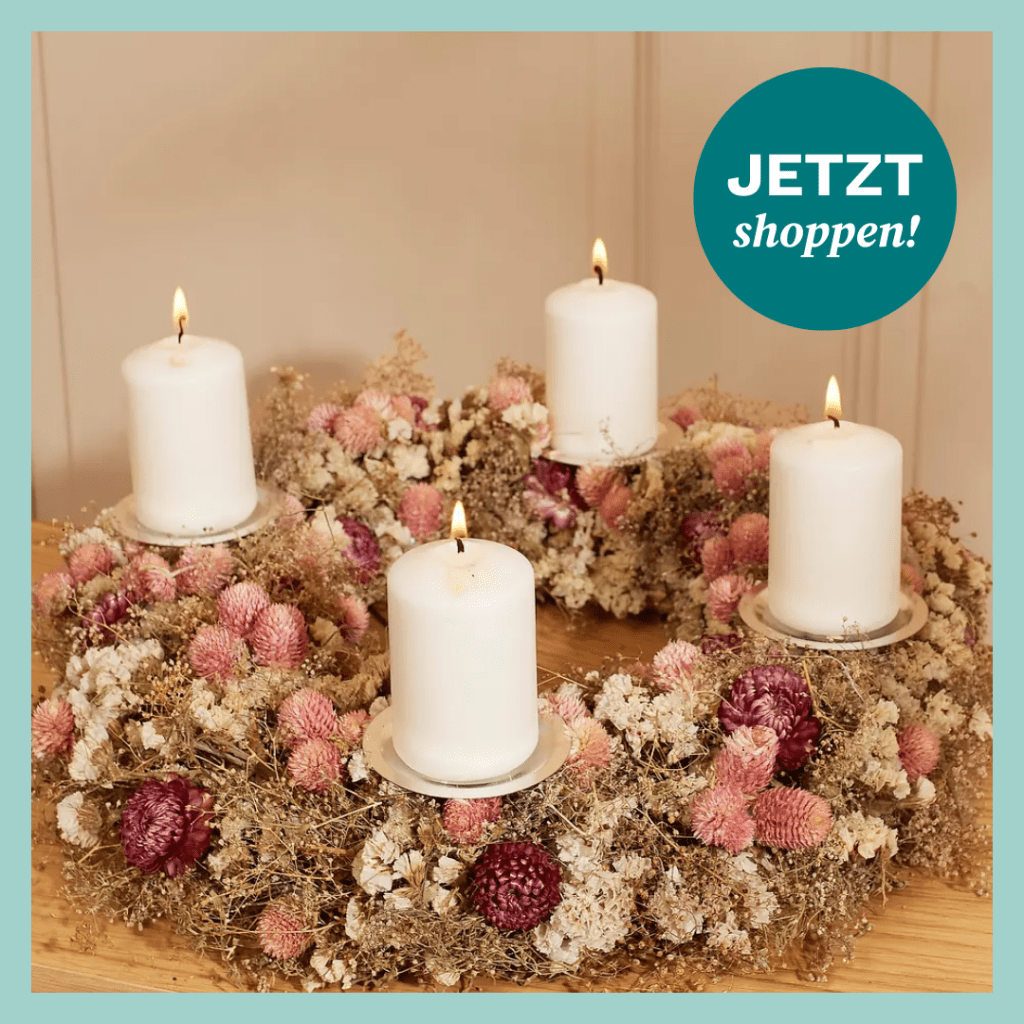 Adventskranz aus Trockenblumen.