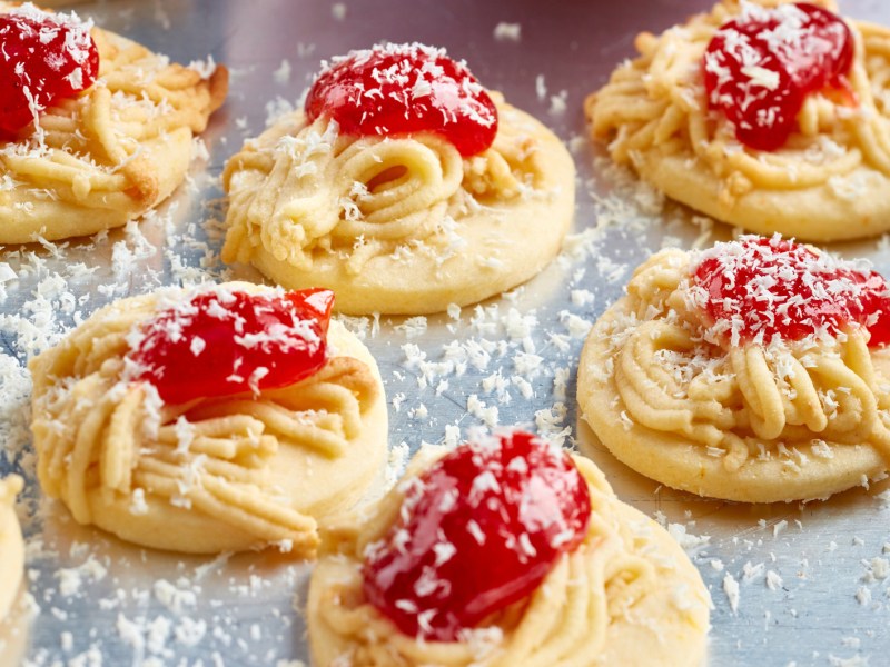 Plätzchen, die aussehen wie Spaghettieis.