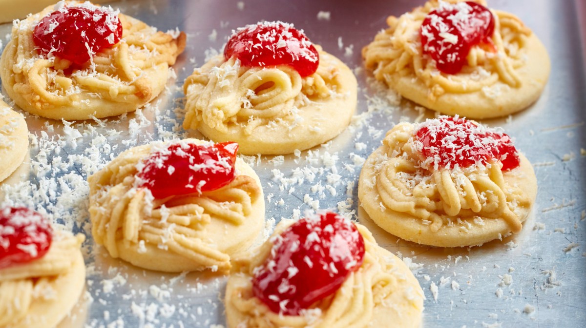 Plätzchen, die aussehen wie Spaghettieis.