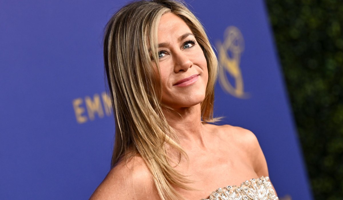 Jennifer Aniston trägt offenes Haar