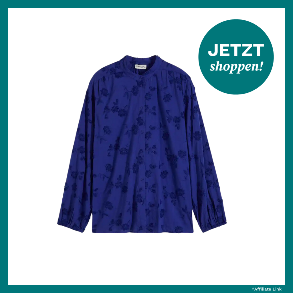 Blaue Bluse von Bonprix.